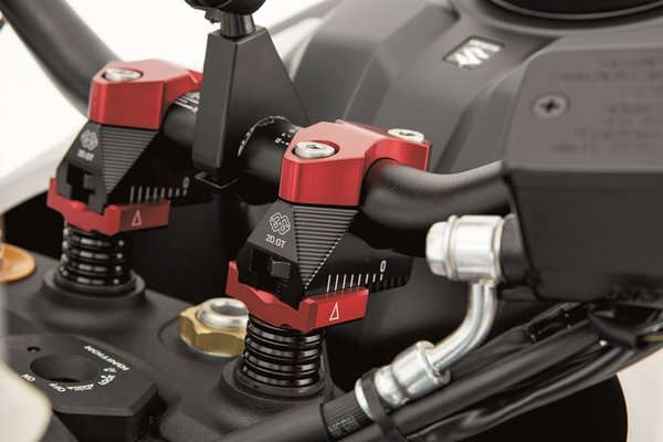 Gilles 2D.GT verstellbare Lenkerböcke in schwarz mit Anbaukit für Ducati Hypermotard 1100 / S
